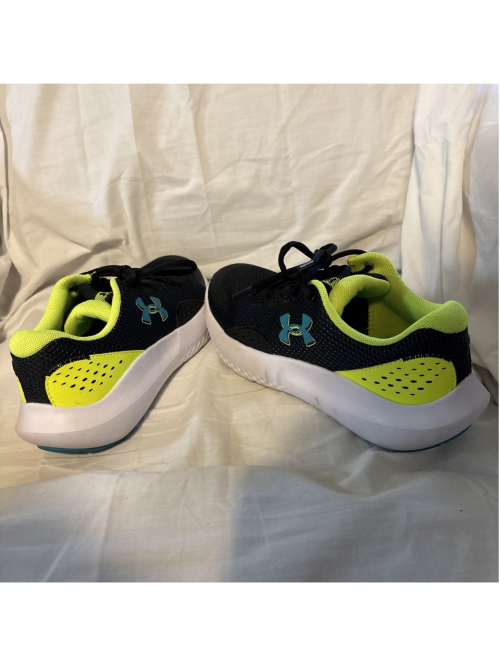 Under Armour Surge 4 Unisex Running Sneakers Black, Lime & Turquoise ￼7Y